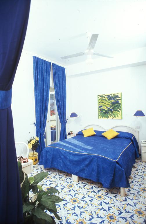 Hotel La Sirenella 3*